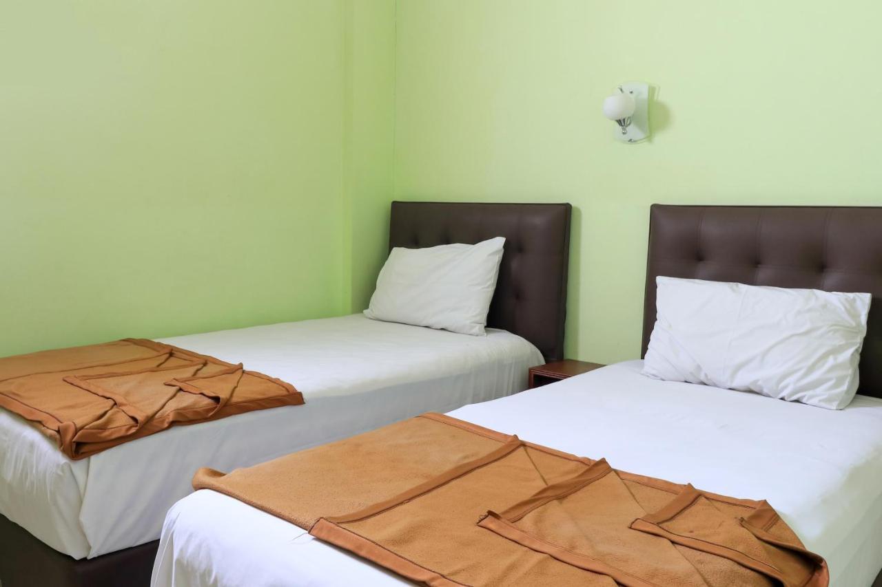 Hotel Prisma Sidoarjo Exterior foto
