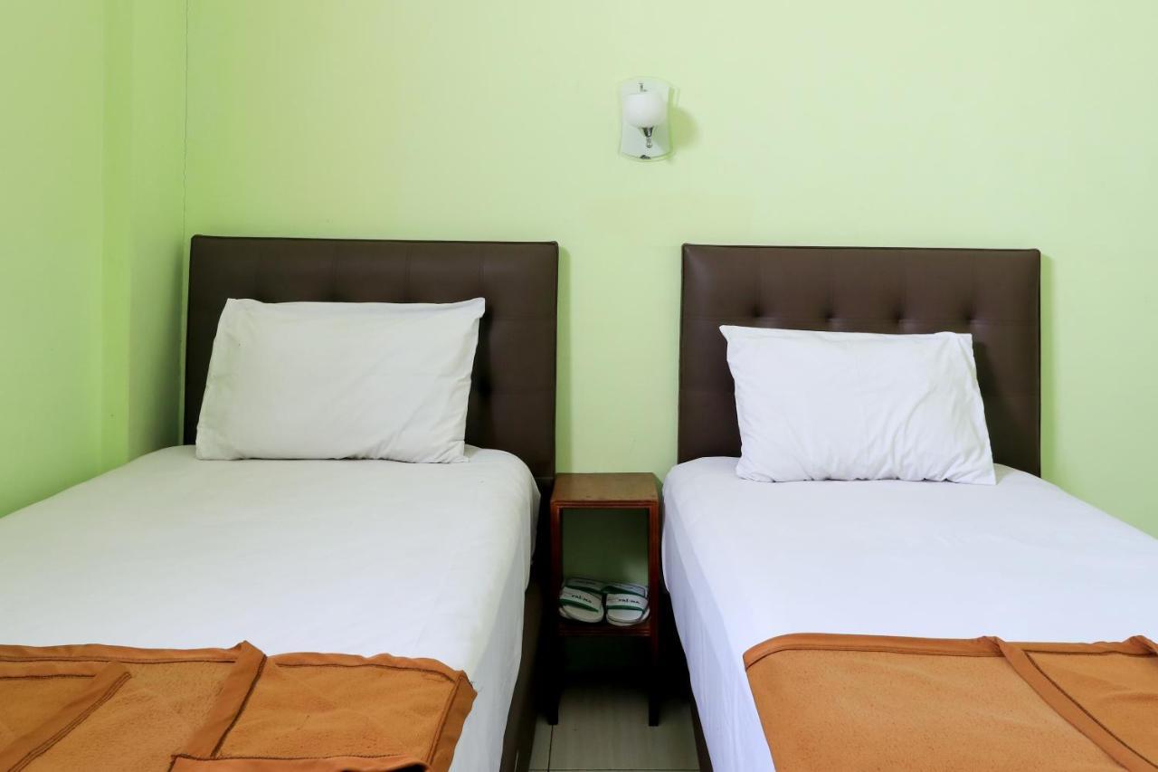 Hotel Prisma Sidoarjo Exterior foto