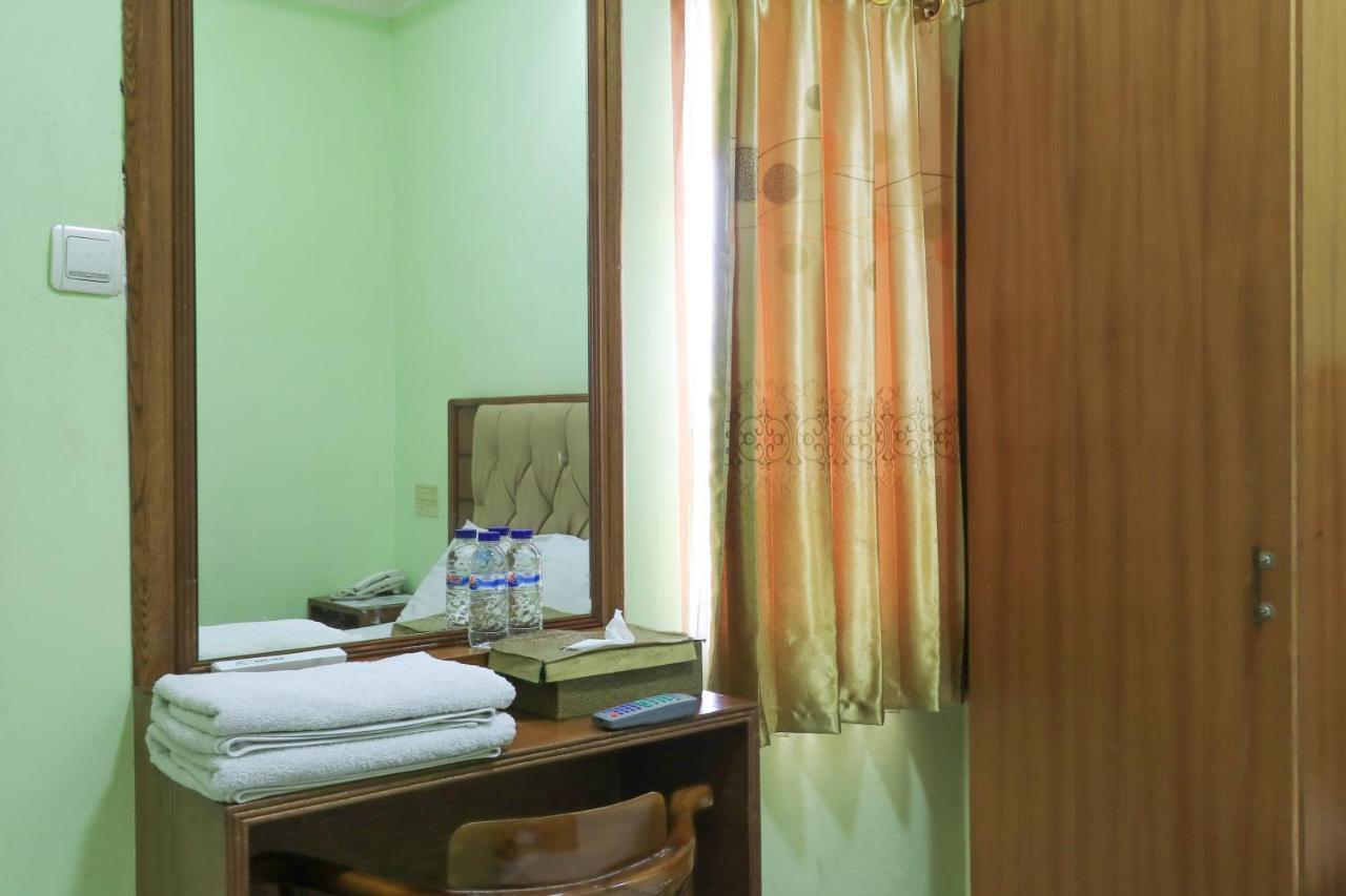 Hotel Prisma Sidoarjo Exterior foto