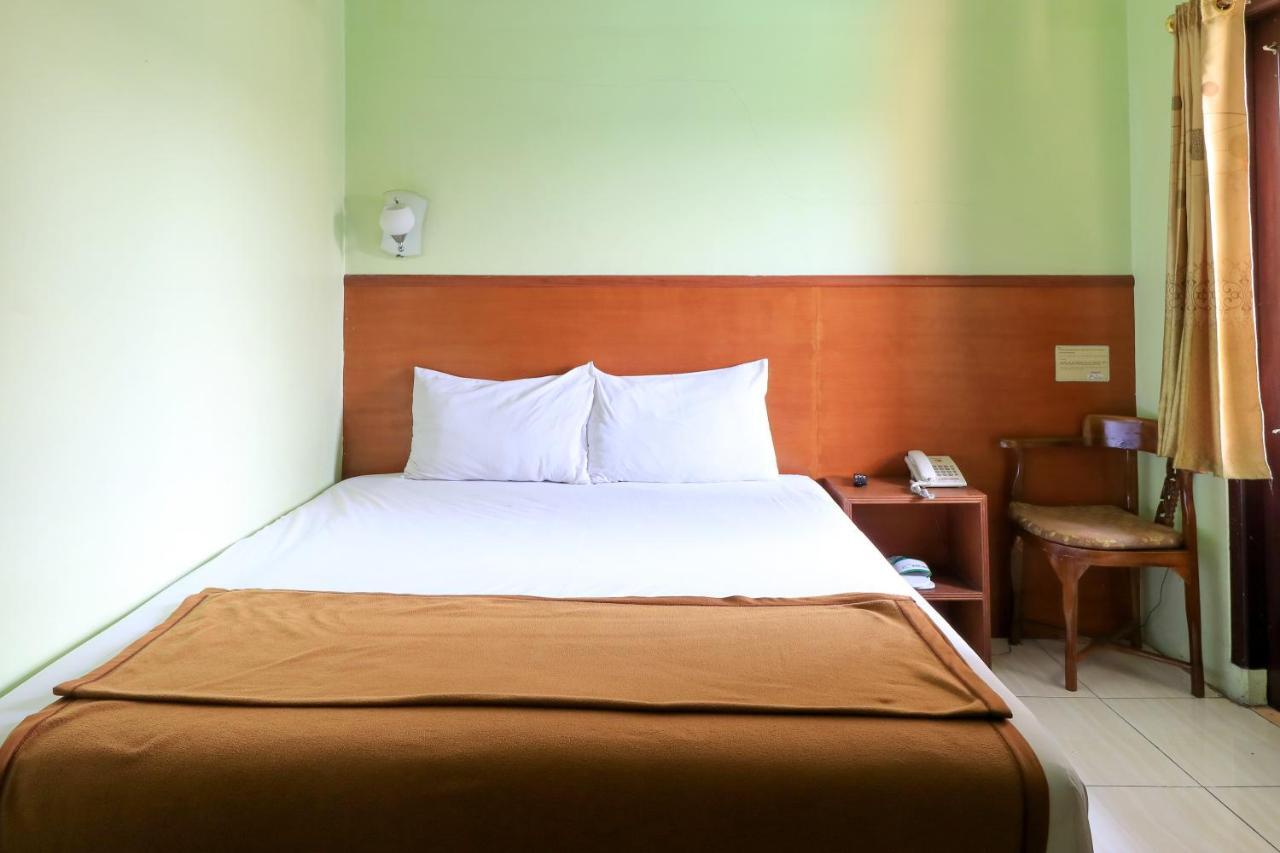 Hotel Prisma Sidoarjo Exterior foto