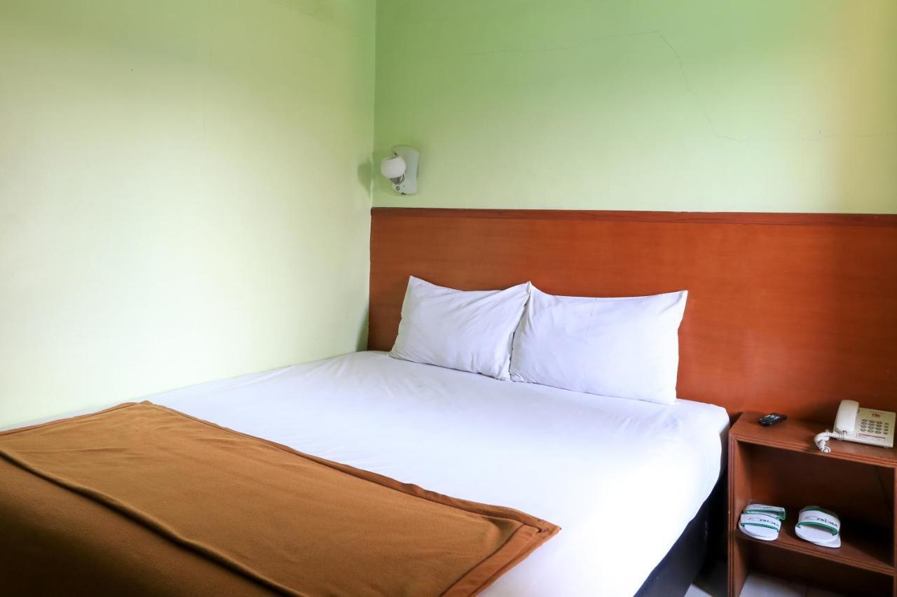 Hotel Prisma Sidoarjo Exterior foto